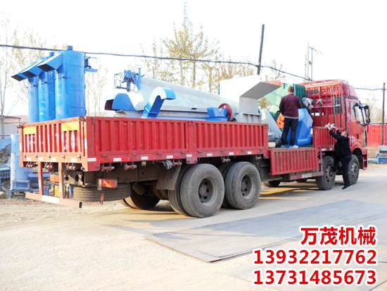 80型聚酯破碎机装车